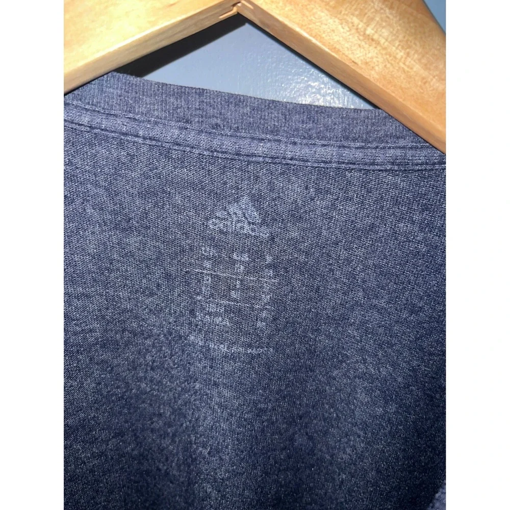 Adidas Dallas Mavericks Mens Graphic T-Shirt‎ Charcoal Grey Heather NBA Logo M